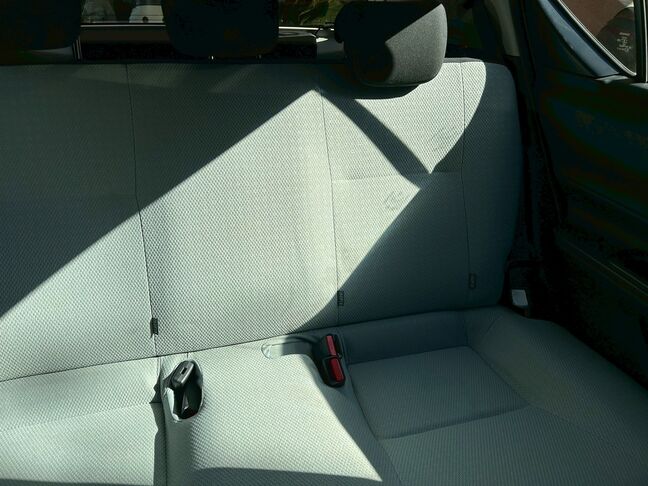 日差しが心地よい後席！長距離ドライブも快適に。【アクア】